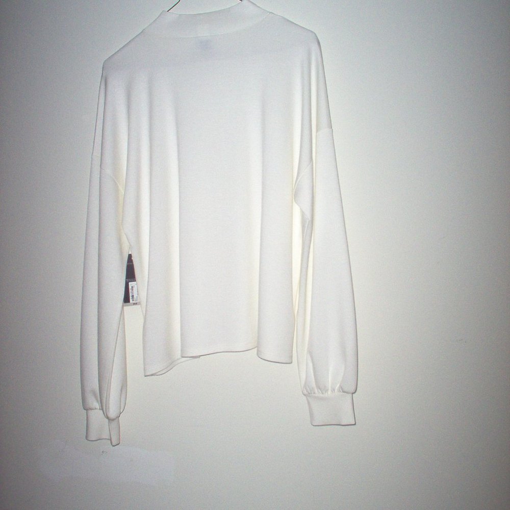 Worthington Cream Colored Crew Neck Top
